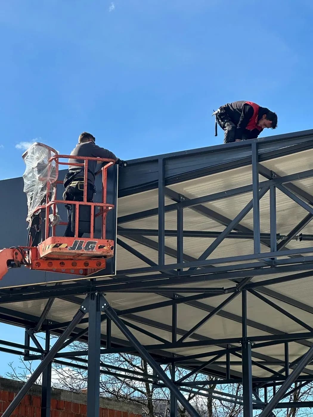 Montaža limene obloge s platforme